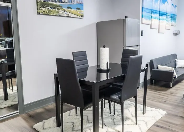 & Cozy 1-bedroom In Irving Park Apartment *