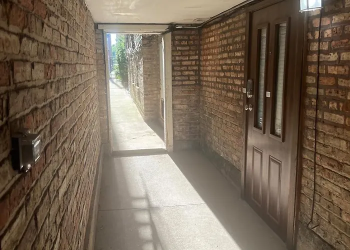 & Cozy 1-bedroom In Irving Park Apartment *