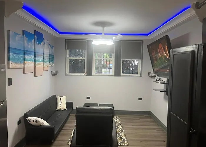 & Cozy 1-bedroom In Irving Park