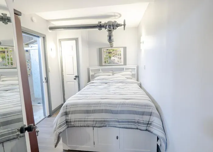 & Cozy 1-bedroom In Irving Park Apartment *
