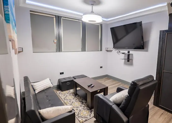 & Cozy 1-bedroom In Irving Park *